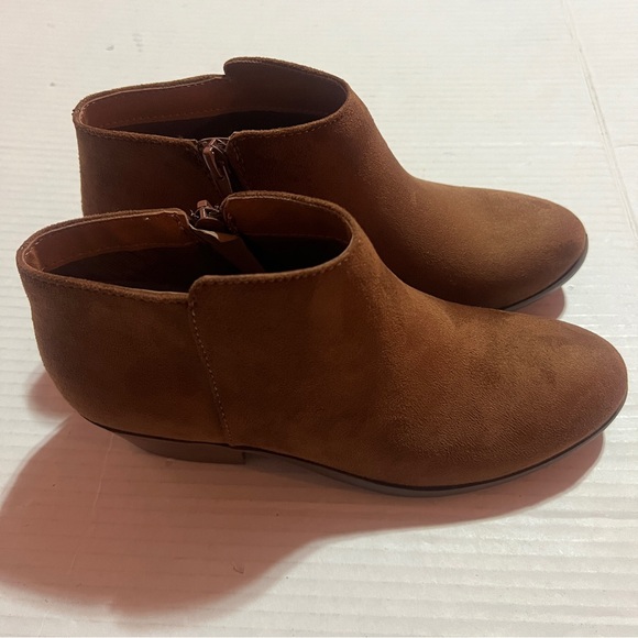 Soda Womens Booties Size 6.5 Brown Boots Ankle Zip Heel Faux Suede Shoes New - Picture 3 of 8